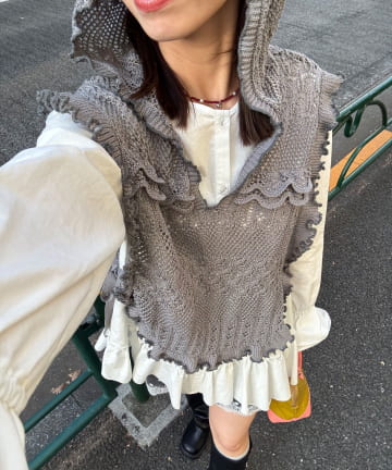 CIAOPANIC(チャオパニック) フード付きフリルメローニットベスト