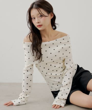 Chico(チコ) 【SALON by Chico】ドットプリントオフショルニット