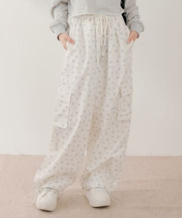 Chico(チコ) 【3/12(木) 0:00～予約開始】花柄ワイドカーゴパンツ