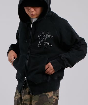 WHO’S WHO gallery(フーズフーギャラリー) KOOKY'N KYケミカルラインストーンジップパーカー