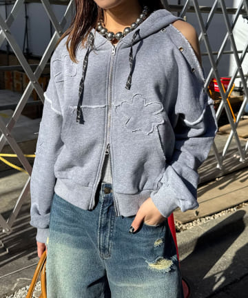 CIAOPANIC(チャオパニック) ショルダースリットハトメワッペンジップパーカー