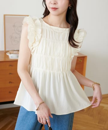 DISCOAT(ディスコート) 【WEB限定】肩フリルシャーリングプルオーバー