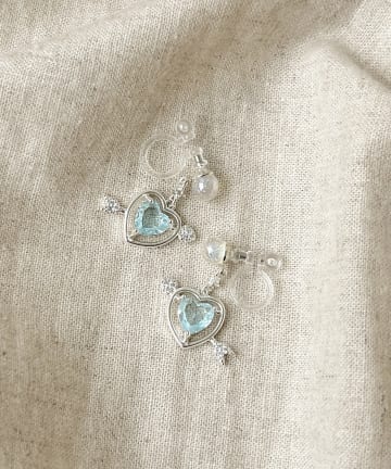 3COINS(スリーコインズ) キューピッド樹脂イヤリング／KIDS