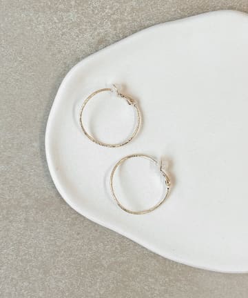 3COINS(スリーコインズ) メタルフープイヤリング