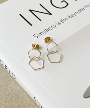 3COINS(スリーコインズ) ペンタゴンラインピアス