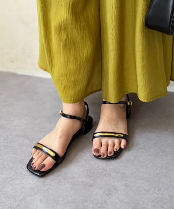 Chez toi(シェトワ) ゴールドプレートサンダル