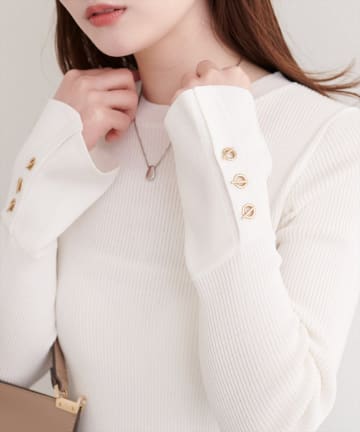 natural couture(ナチュラルクチュール) 袖口ハトメ釦クルーネックニットプルオーバー