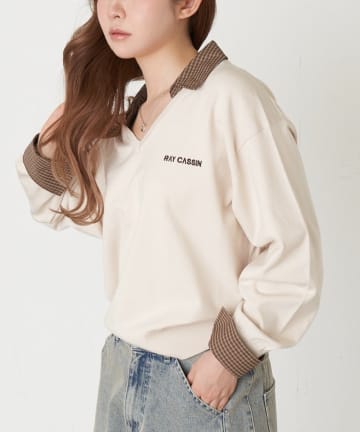 RAY CASSIN(レイカズン) 襟付V胸刺繍ニット