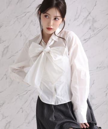 one after another NICE CLAUP(ワンアフターアナザー ナイスクラップ) 【リボン取り外し可能】フロントギャザーボウタイシャツ