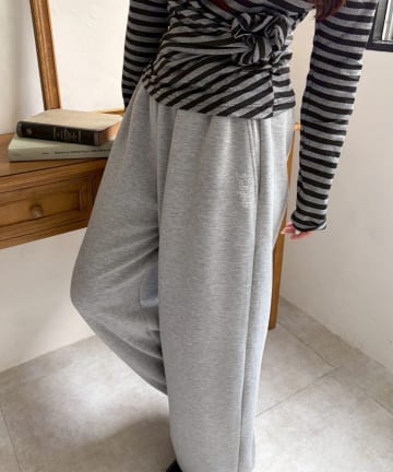 Remind me and forever(リマインドミーアンドフォーエバー) 【set upで楽しめる】ロゴキラリダンボールスウェットパンツ