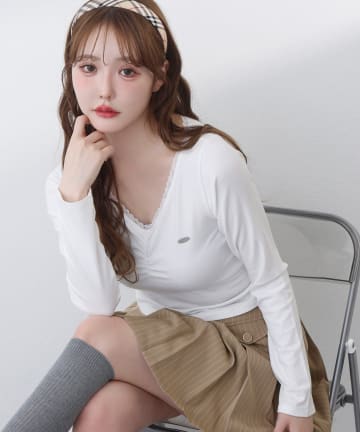 one after another NICE CLAUP(ワンアフターアナザー ナイスクラップ) プレート付きフロントギャザートップ