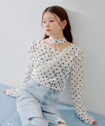 Chico(チコ) 3/13(金)18:00販売開始【SALON by Chico】チョーカー付きフロッキードットレーストップス