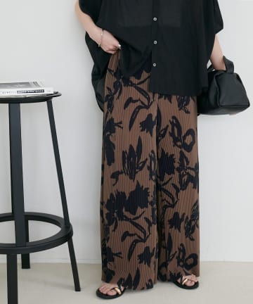 DISCOAT(ディスコート) 花柄プリーツイージーパンツ