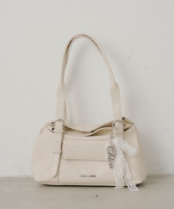 Chico(チコ) チャーム付き横長ベルトハンドルバッグ