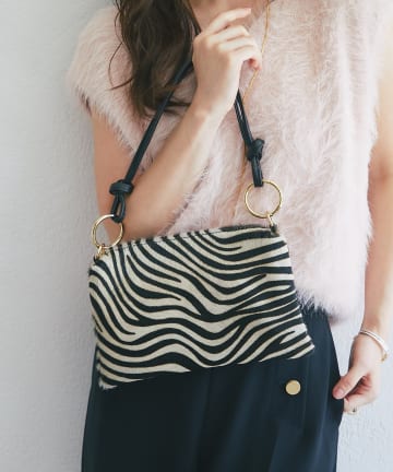 La boutique BonBon(ラブティックボンボン) 【オウレンティ】ゼブラ柄ショルダーバッグ