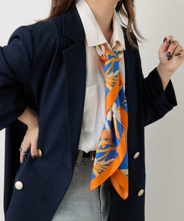 COLONY 2139(コロニー トゥーワンスリーナイン) ラインアート花柄大判スカーフ90×90