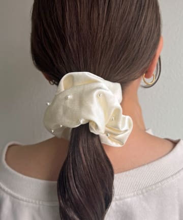 Lattice(ラティス) パール付きサテンシュシュ