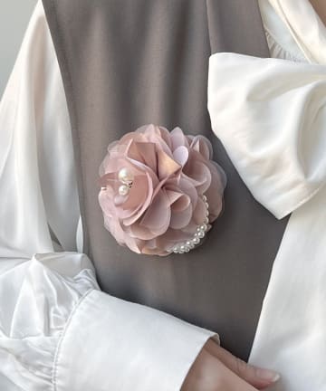 3COINS(スリーコインズ) ローズコサージュ