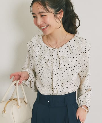 La boutique BonBon(ラブティックボンボン) ギャザーフリルリボンドットブラウス