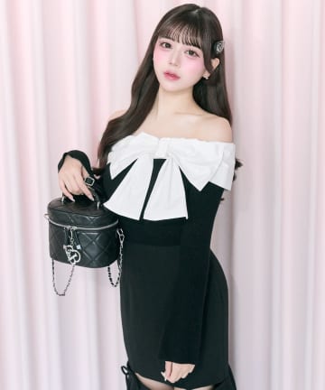 Belle Charme(ベルシャルム) Big Ribbon Offshoulder Knit