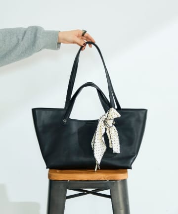 FREDY & GLOSTER(フレディ アンド グロスター) 横長2ハンドルトートバッグ ポーチ付