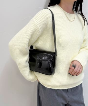 FREDY & GLOSTER(フレディ アンド グロスター) エナメルフラップワンハンドルバッグ