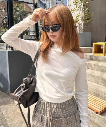 RAY CASSIN(レイカズン) ワンショルラインストーンT