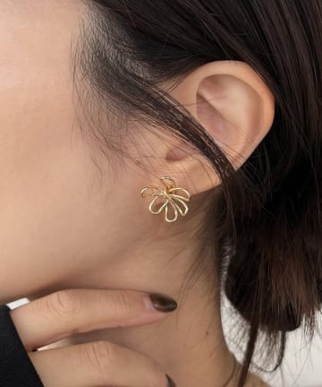 CAPRICIEUX LE'MAGE(カプリシュレマージュ) 〈GOLDY/ゴールディ〉ワイヤーフラワーピアス