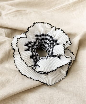 3COINS(スリーコインズ) ギンガムチェックフリルシュシュ／KIDS