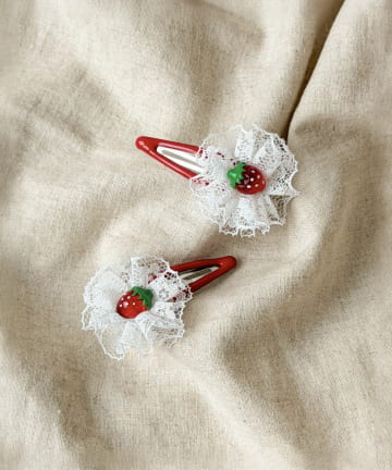 3COINS(スリーコインズ) イチゴレースパッチンピン2個セット