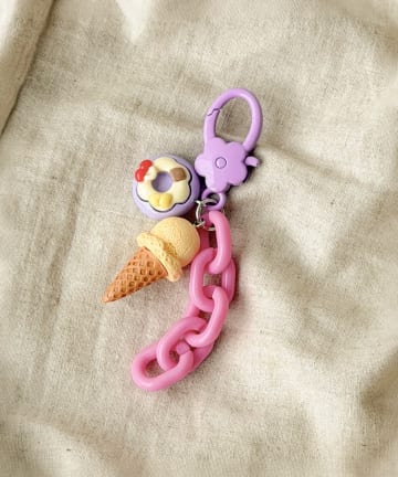 3COINS(スリーコインズ) チェーン付きデザートキーホルダー