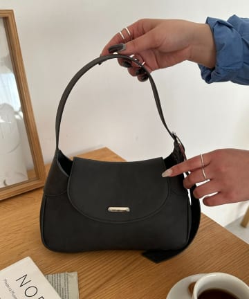 DISCOAT(ディスコート) 金具フラップハーフムーンショルダー