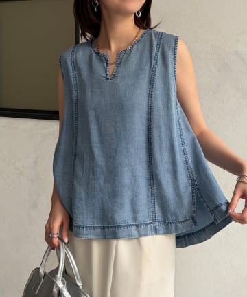 Chez toi(シェトワ) パウダー加工デニムノースリブラウス