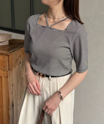 Thevon.(ゼヴォン) チャーム付きホルターネック5分袖プルオーバー