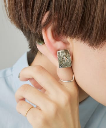 ear PAPILLONNER(イア パピヨネ) 《スターリングシルバー使用》スタンプコンチョイヤリング