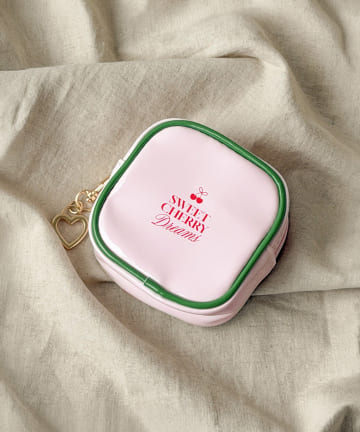 3COINS(スリーコインズ) チャーム付きエナメルポーチ