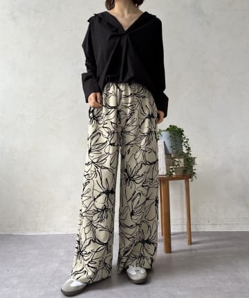 LOCUST(ローカスト) 【高見え】花柄フロッキーパンツ