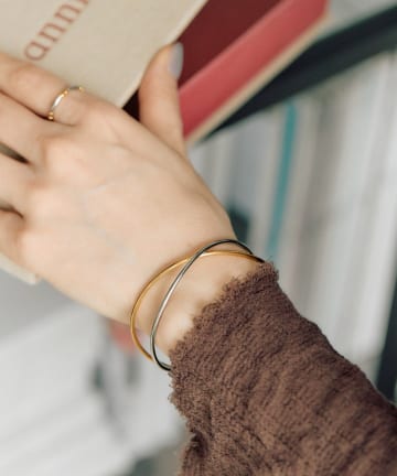 ear PAPILLONNER(イア パピヨネ) 《金属アレルギー対応/ステンレス》バイカラークロスバングル