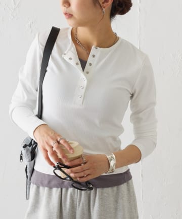 COLONY 2139(コロニー トゥーワンスリーナイン) 多機能やわらかリブヘンリーネックプルオーバー