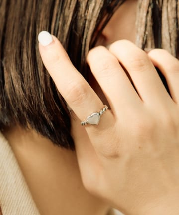 ear PAPILLONNER(イア パピヨネ) 《スターリングシルバー使用》シェルハートリング