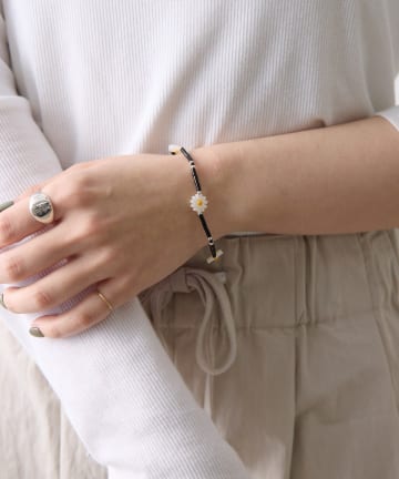 ear PAPILLONNER(イア パピヨネ) 《スターリングシルバー使用/WEB＆一部店舗限定》マーガレットブレスレット