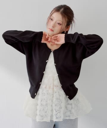 Chico(チコ) 【SALON by Chico】UVチャームボタンクルーカーディガン