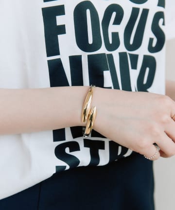 RIVE DROITE(リヴドロワ) 【洗練された印象に】バネバングル