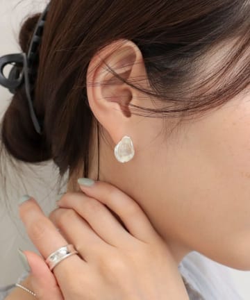 FREDY & GLOSTER(フレディ アンド グロスター) フェイクストーンチタンポストピアス