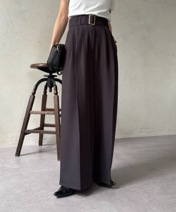 Thevon.(ゼヴォン) ベルト付きタックワイドスラックス