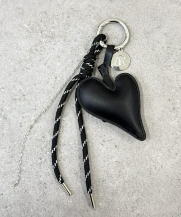 RIVE DROITE(リヴドロワ) 【アレンジ自在】レザーハートチャーム