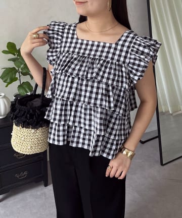 prose verse(プロズヴェール) スクエアネックティアードフリルギンガムブラウス