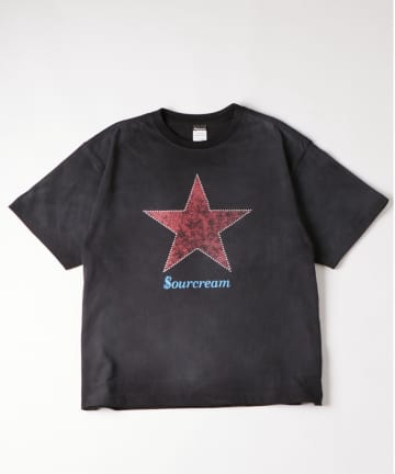 WHO’S WHO gallery(フーズフーギャラリー) 【UNISEX】SourcreamラインストーンスターグラフィックTEE