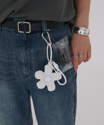 COLONY 2139(コロニー トゥーワンスリーナイン) PVCポーチ付き中綿フラワーチャーム