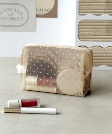 3COINS(スリーコインズ) ドットメッシュ横長スクエアポーチ／and us